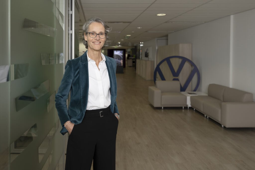 Volkswagen Golf, Portrait Dorothée Bonassies, directrice de VW, mondial de l'auto 2024