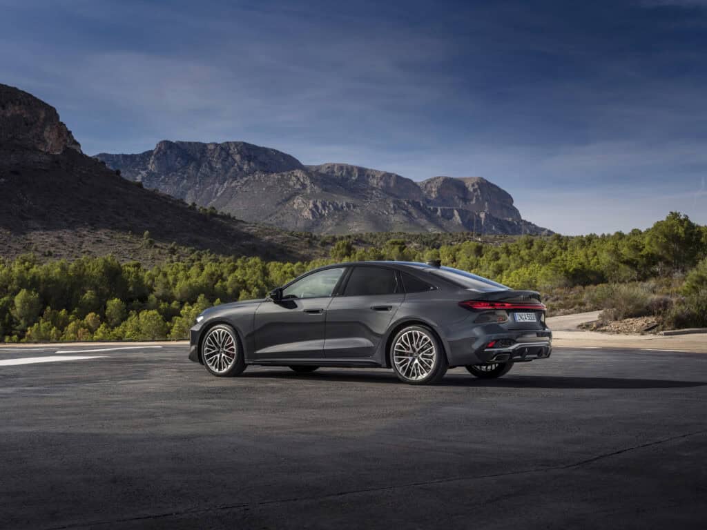 nouvelle audi A5 (2024), design, extérieur profil, allure résolument sportive, mondial de l'auto 2024