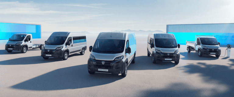 photo gamme complète, Fourgons tôlés, châssis simple ou double cabine... Le Nouveau Peugeot Boxer (2024) offre une flexibilité remarquable, mondial de l'auto 2024