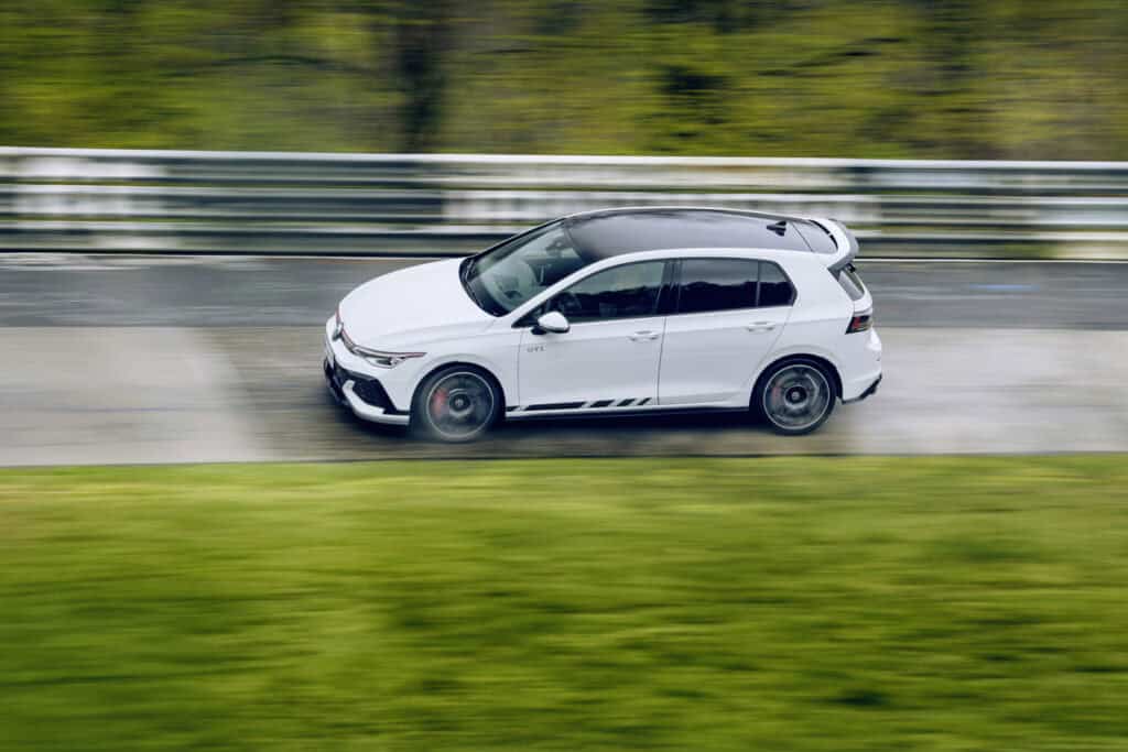 La nouvelle Volkswagen Golf GTI Clubsport 2024 sur le Nürburgring, volkswagen golf 8 gti, nouveautés Volkswagen, gamme ID. ID.1 ID.2 ID.3 ID.4 ID.5 ID.BUZZ, calendrier 2024 2025 2026 2027, mondial de l'auto 2024