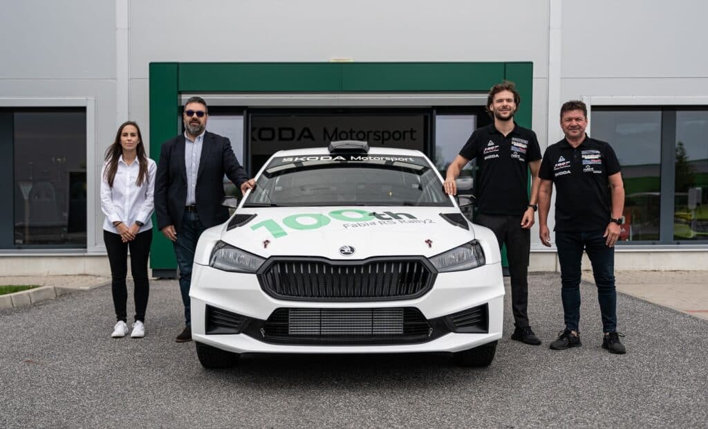 photo de la livraison de la 100ème Skoda Fabia RS Rally2, pilote Andrei Gîrtofan, photo de face, mondial de l'auto 2024