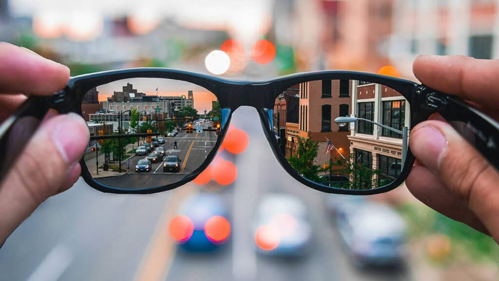 photos d'une paire de lunettes de soleil correctrice au volant conduire sans ses lunettes - mondial de l'auto 2026