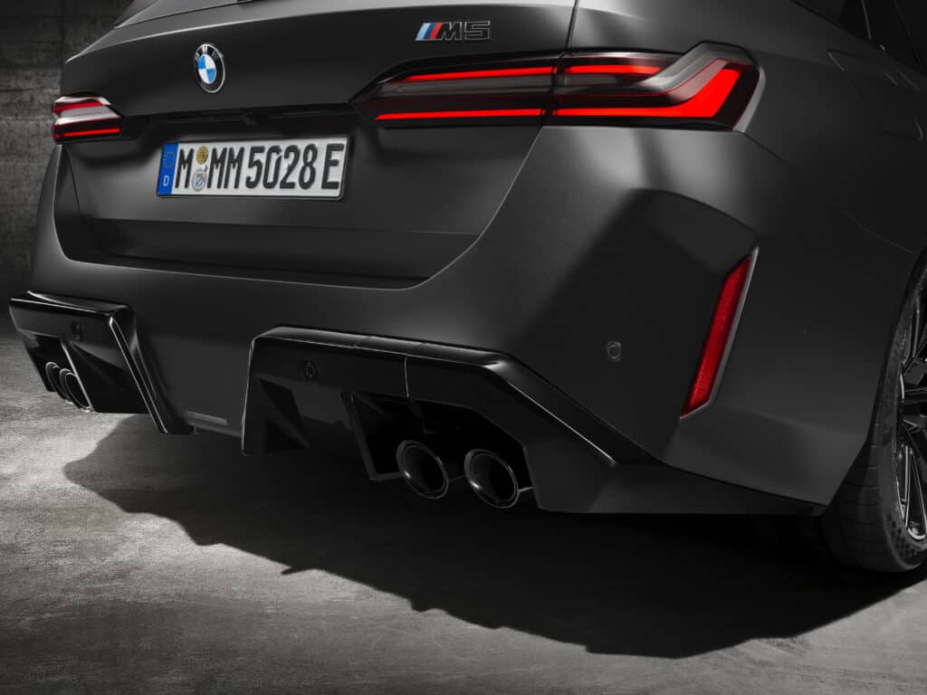 BMW M5 Touring, M5, Mondial de l'Auto 2024 - vue arrière