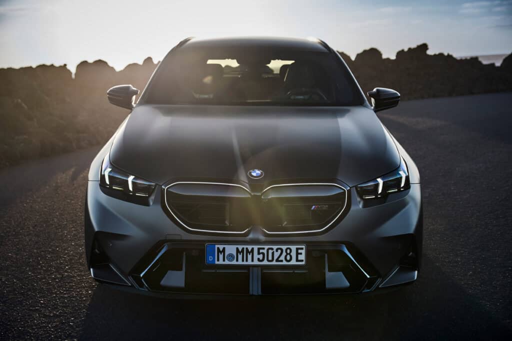 BMW M5 Touring, G90, M5, Mondial de l'Auto 2024 - photo de face