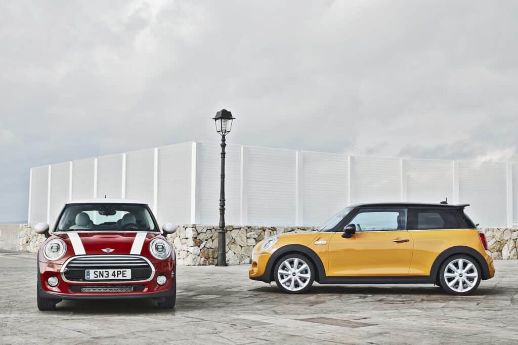 mini-cooper-f56-mondial-de-l-auto-deux-voitures