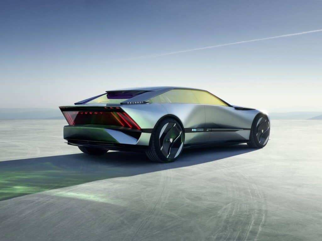 peugeot infection concept - stellantis - mondial de l'auto 2024 - photo de la voiture - vue de 3/4 coté