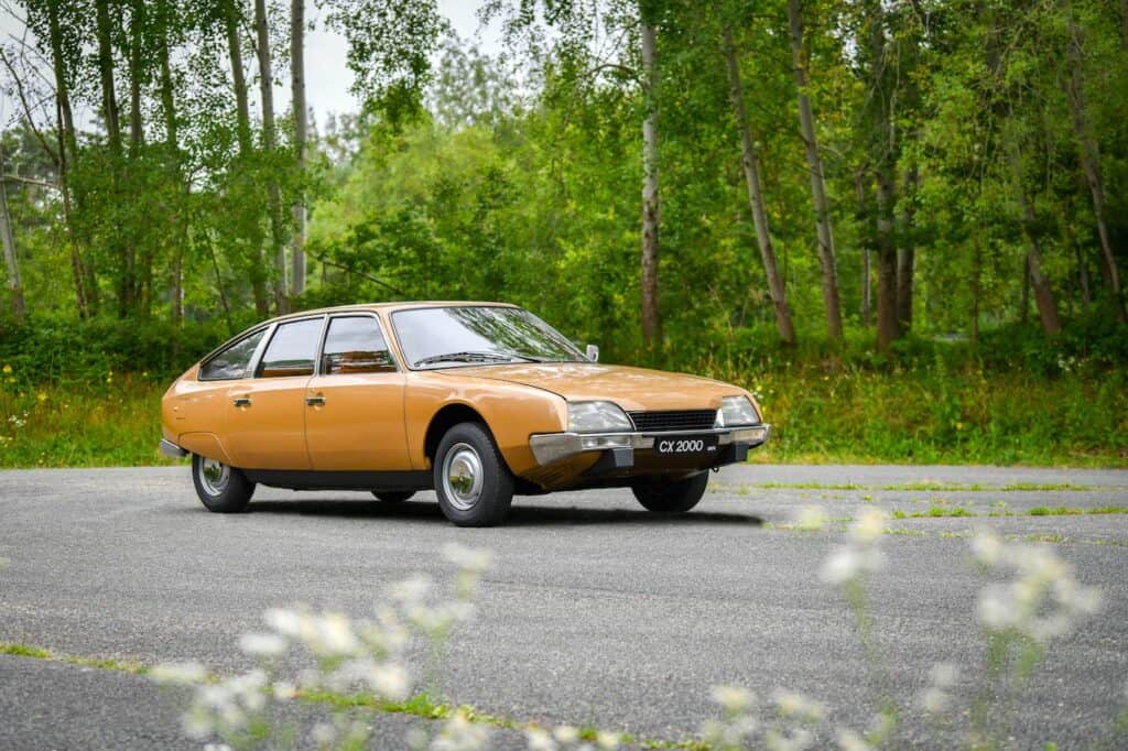 citroen CX - mondial de l'auto 2024 - photo de la voiture vue de 3/4 coté 