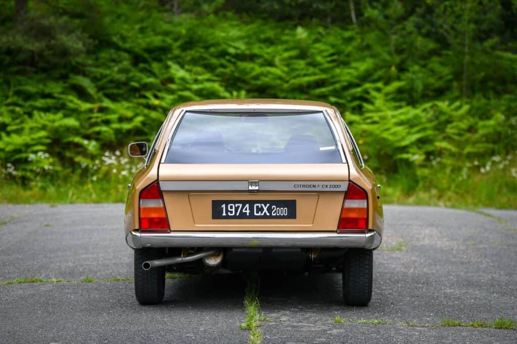 photo de la voiture - vue arrière de la citroen CX - mondial de l'auto 2024