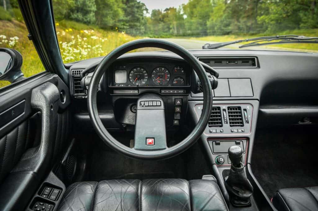 intérieur de la voiture - photo du siege conducteur - tableau de bord - mondial de l'auto 2024