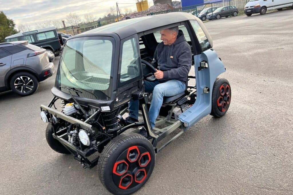 citroen AMI - la croisière verte 2024 - mondial de l'auto 2024 - voiture en cours de modifications chez vaison sport 