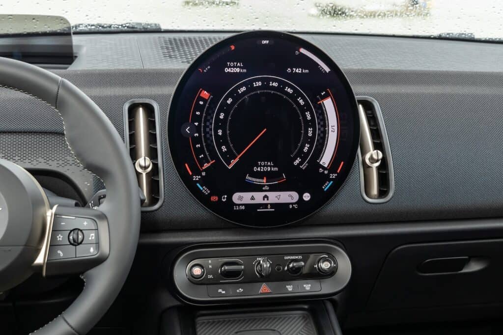 Compteur de Mini Countryman 2024 © MINI mondial de l'auto 2024