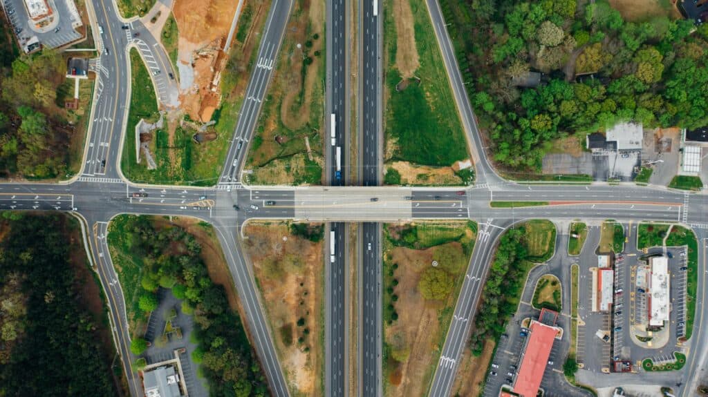 importer une voiture - photo aérienne de la route - mondial de l'auto 2024