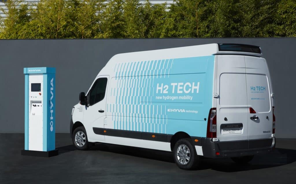 Renault Group - renault master - van H2 - e-tech - mondial de l'auto 2024 - face arrière 