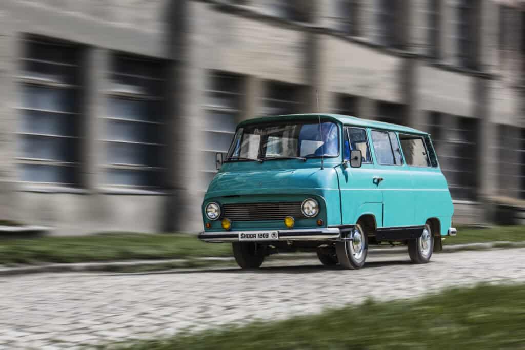 Usines de Kvasiny et de Vrchlabí -anniversaire des usines de Škoda - mondial de l'auto 2024 - Skoda 1203 photo