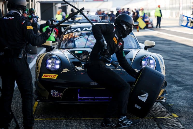 photo team car lovers - championnat - course automobile - sport auto - mondial de l'auto 2024