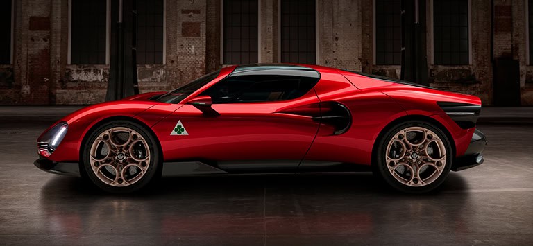 Alfa Romeo 33 stradale - mondial de l'auto 2024 - stellantis - photo de la voiture vue de coté 