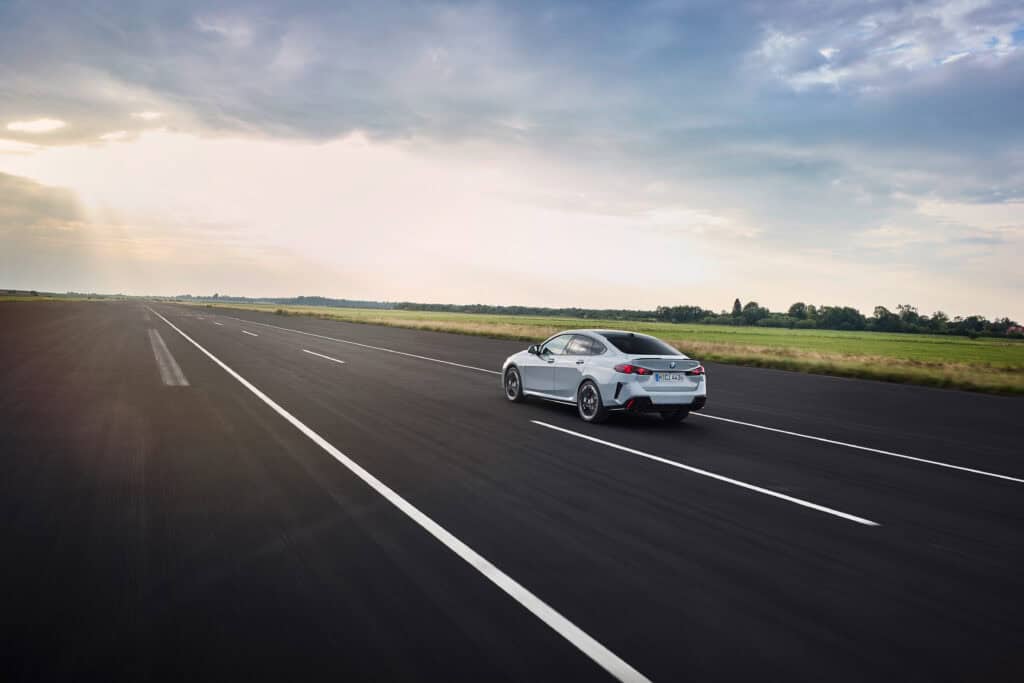 nouvelle bmw - photo de la voiture - vue sur toute - mondial de l'auto 2026