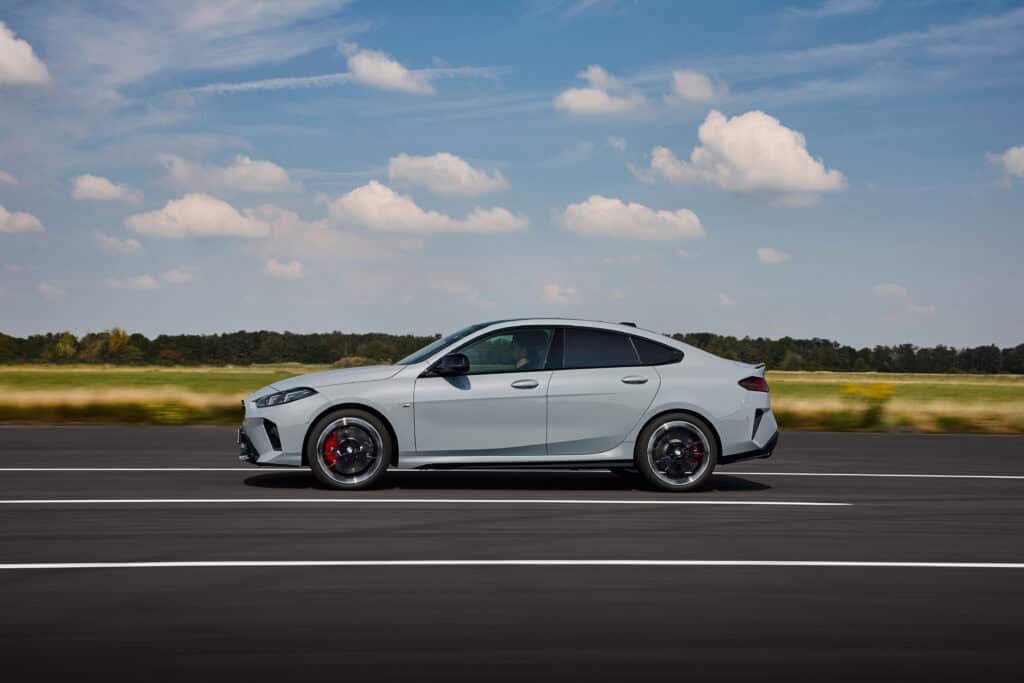 photo de la bmw serie 2 grand coupé - vue de coté - mondial de l'auto 2026