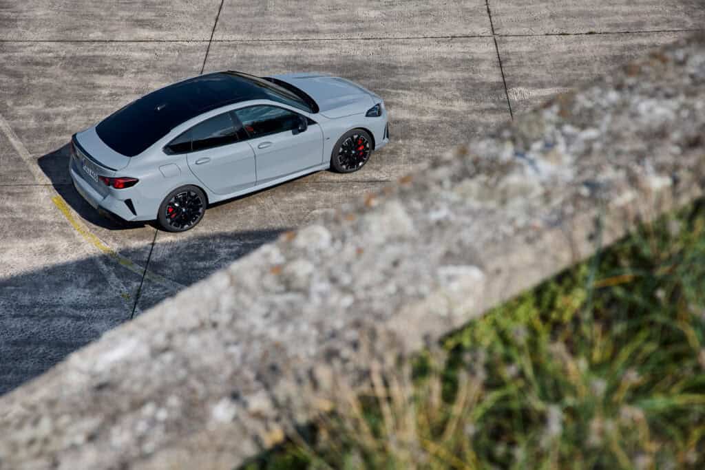 La nouvelle BMW Série 2 Gran Coupé - photo de la voiture vue de 3/4 coté - mondial de l'auto 2024