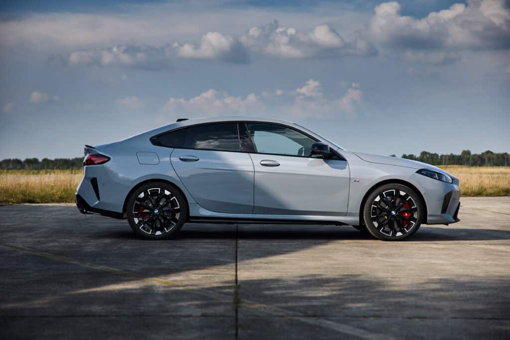 nouvelle bmw serie 2 gran coupé - photo de la voiture vue de coté - mondial de l'auto 2026