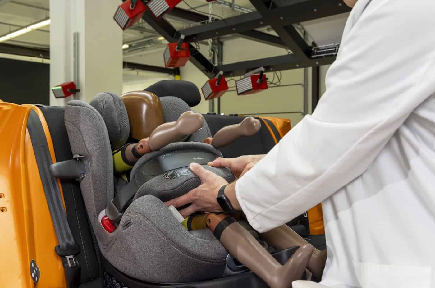 cybex test sécurité - centre de crash - siege auto pour bebe - sécurité routière enfant - mondial de l'auto 2024