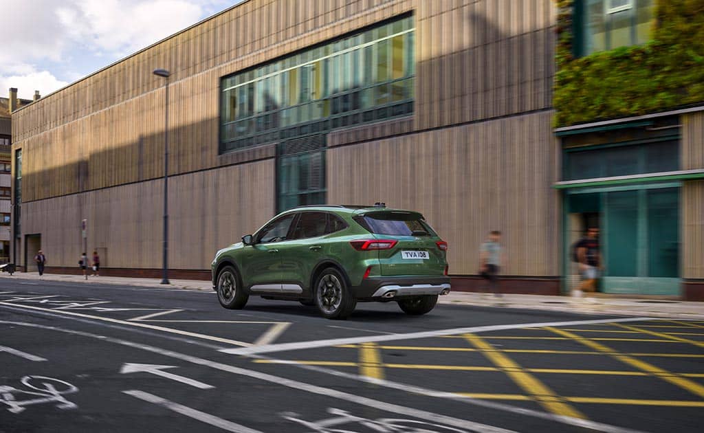 photo de la ford kuga - photo de la voiture vue arrière - mondial de l'auto 2024