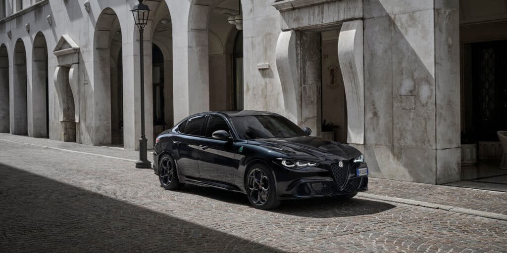 Alfa Romeo Giulia quadrifoglio - photo de la voiture vue de face - mondial de l'auto 2024