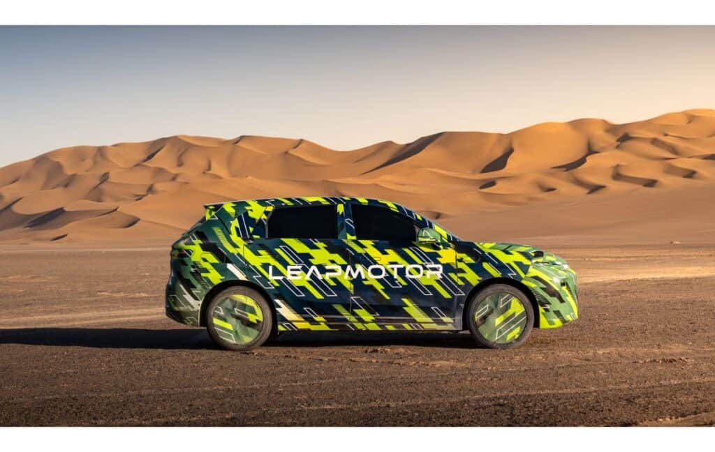 photo d'une voiture leapmotor avec un covering - mondial de l'auto 2024 - stellantis