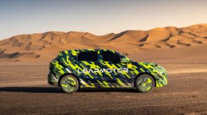 photo d'une voiture leapmotor avec un covering - mondial de l'auto 2024 - stellantis