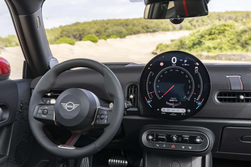 habitacle de la voiture - mondial de l'auto 2024 - MINI 2024