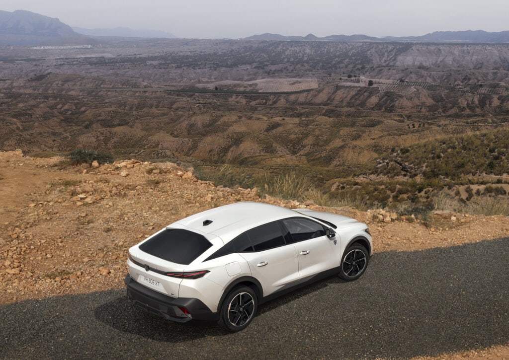 PEUGEOT E-408 - photo de la voiture vue du dessus - mondial de l'auto 2024