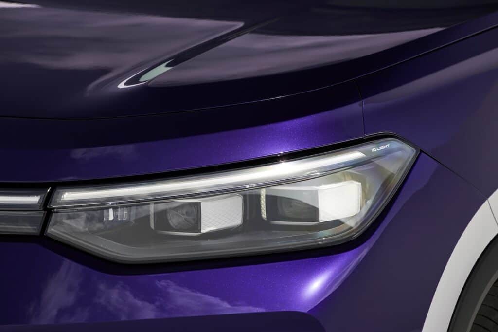 photo zoom des phares LED de la voiture - nouveau volkswagen - mondial de l'auto 2024