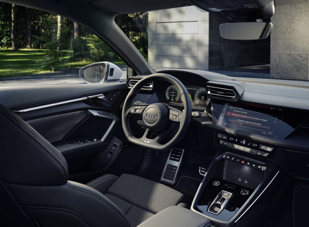 photo de l'intérieur de la voiture - cockpit place conducteur - mondial de l'auto 2026 - audi 2024