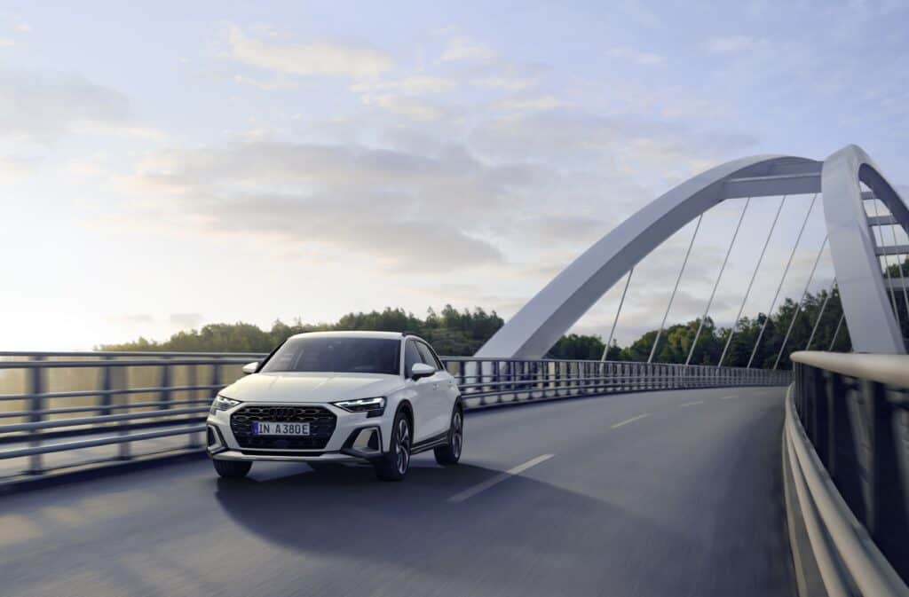 photo de la voiture audi a3 allstreet tfsi e sur route - mondial de l'auto 2026