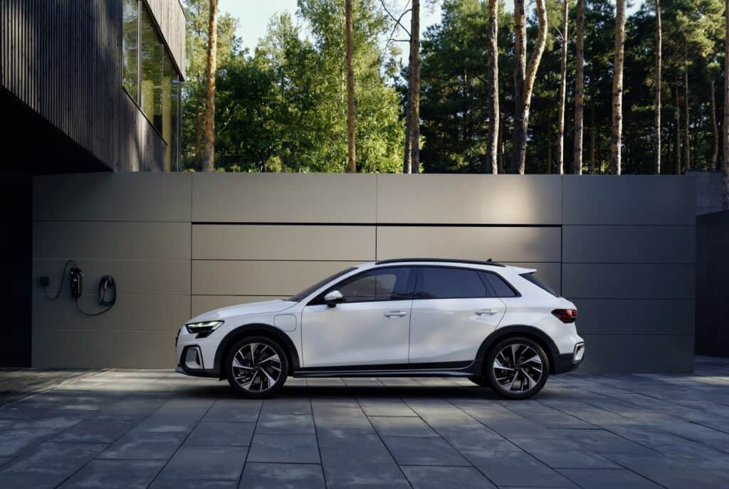 photo de la voiture - plan statique - vue de coté - mondial de l'auto 2026