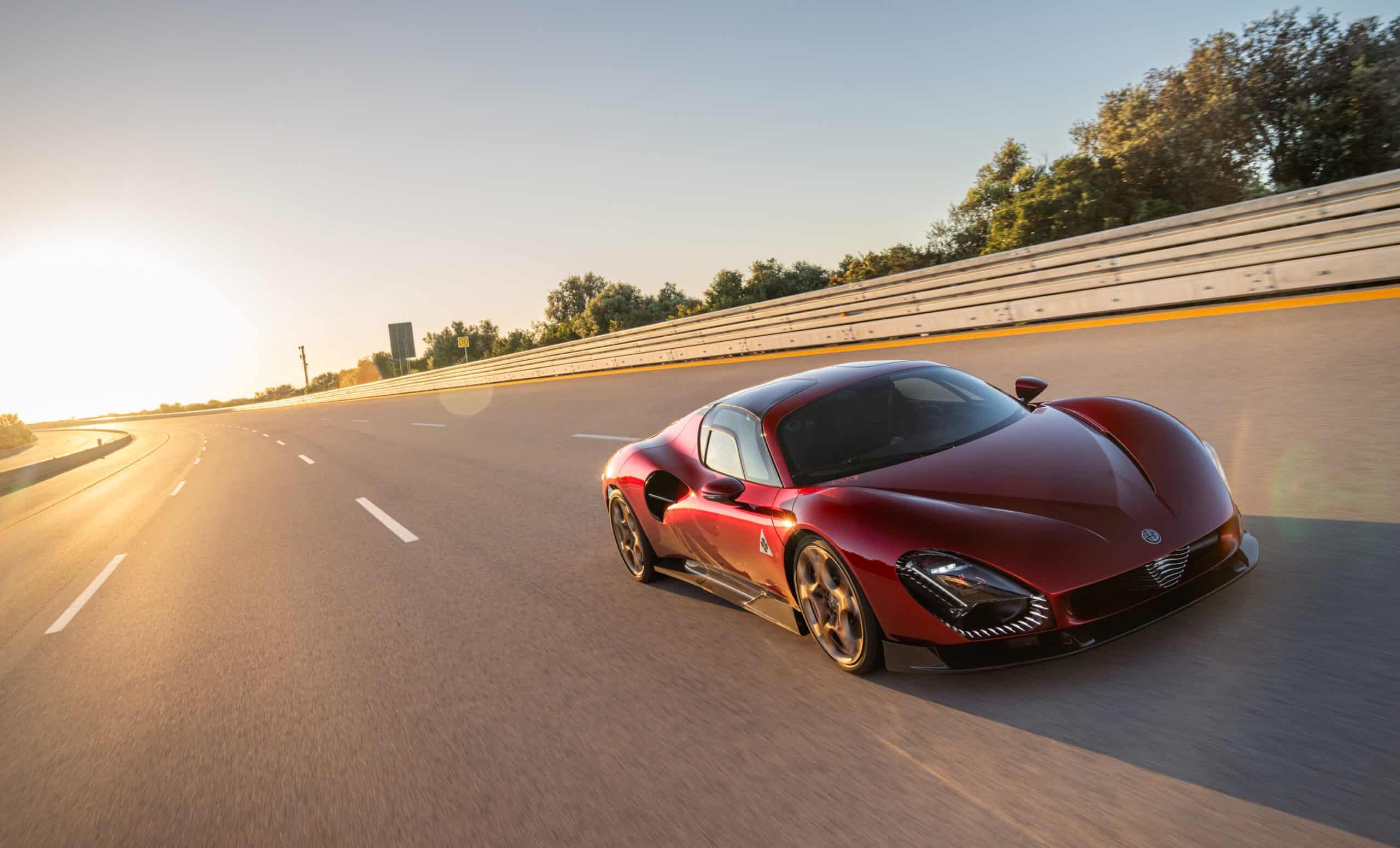 photo alfa romeo 33 stradale sur piste - essais - mondial de l'auto 2026