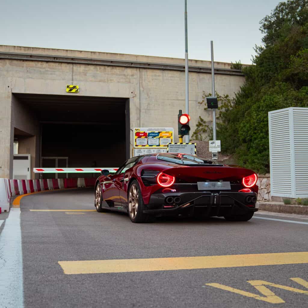 photo de la voiture sur route - essai - plan arriere - mondial de l'auto 2026