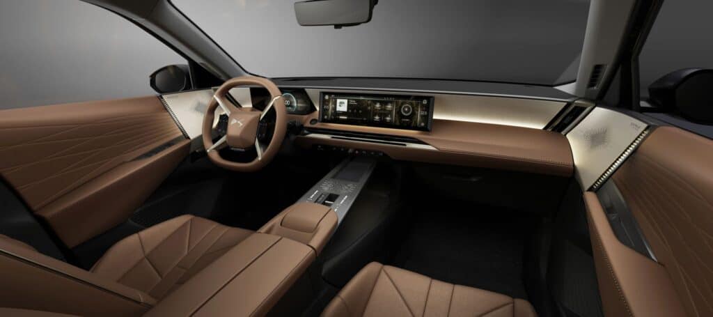 zoom interieur du cokcpit et de la planche de bord de la voiture - stellantis - mondial de l'auto 2026