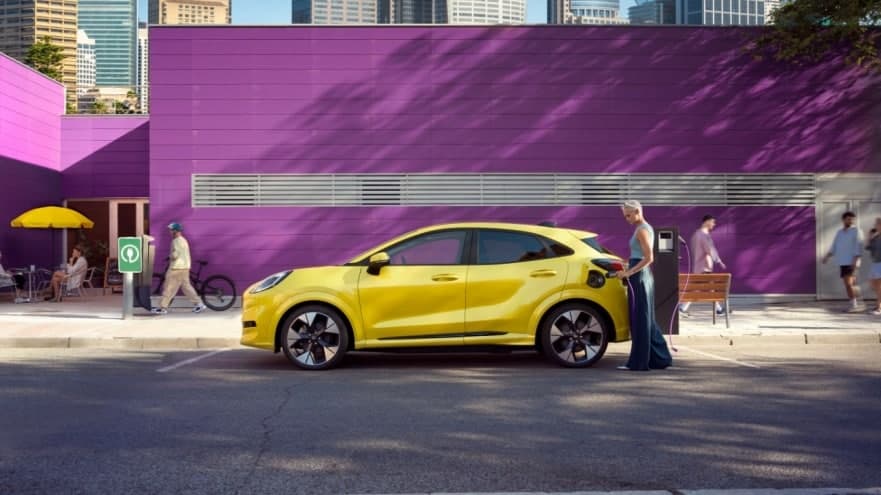 top nouvelles voitures 2025 photo de la ford puma gen E 2025 - plan statique vue de coté - mondial de l'auto 2026