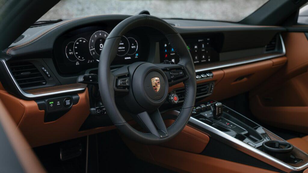 interieur nouvelle porsche 911 carrera S 2025 992.2 - mondial de l'auto 2026 - nouveautés - intérieur vue du volant et du tableau de bord