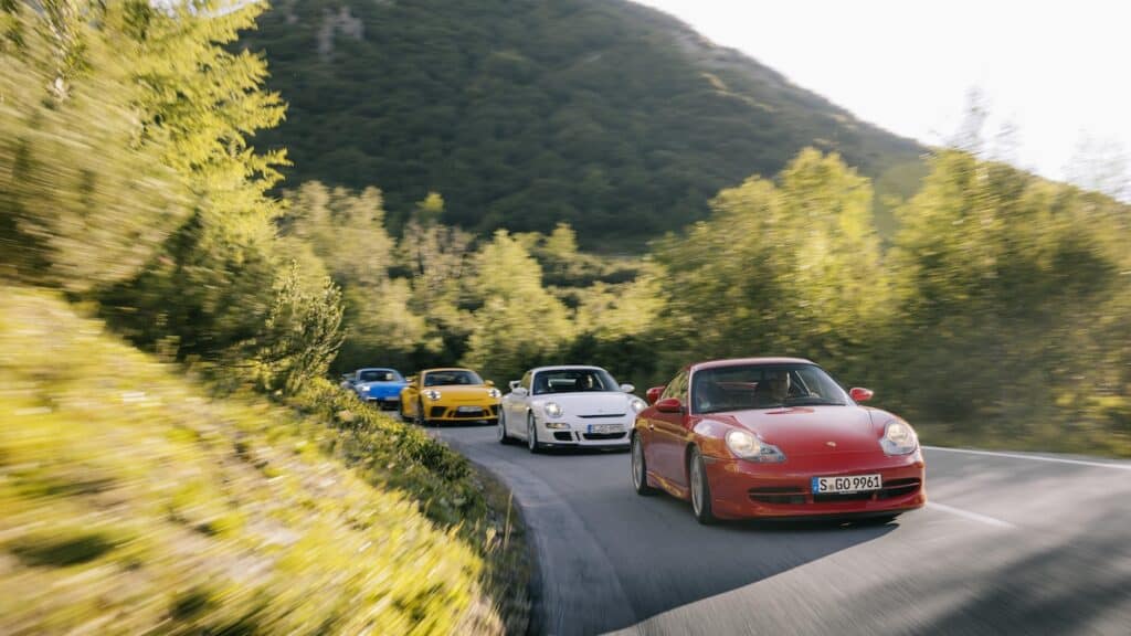 996-997-991-992-GT3-sur-la-route-25-ans-porsche-911-gt3-2025-mondial-de-l-auto-3