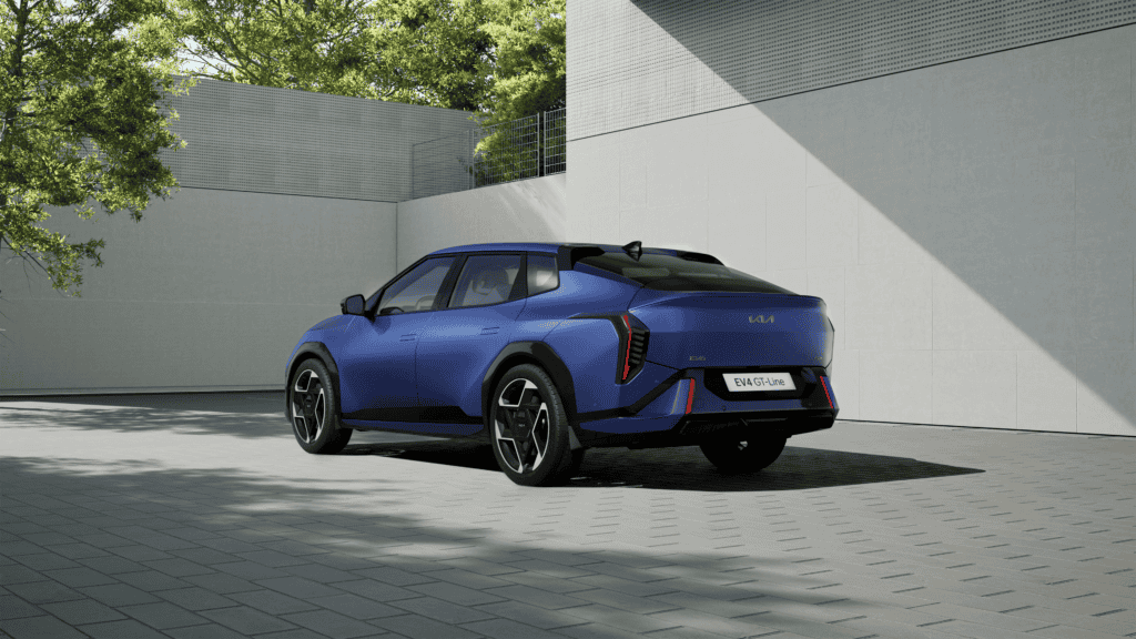 nouvelle kia EV4 GT line 2025 - photo de la voiture plan statique 3/4 arrière - mondial de l'auto 2026