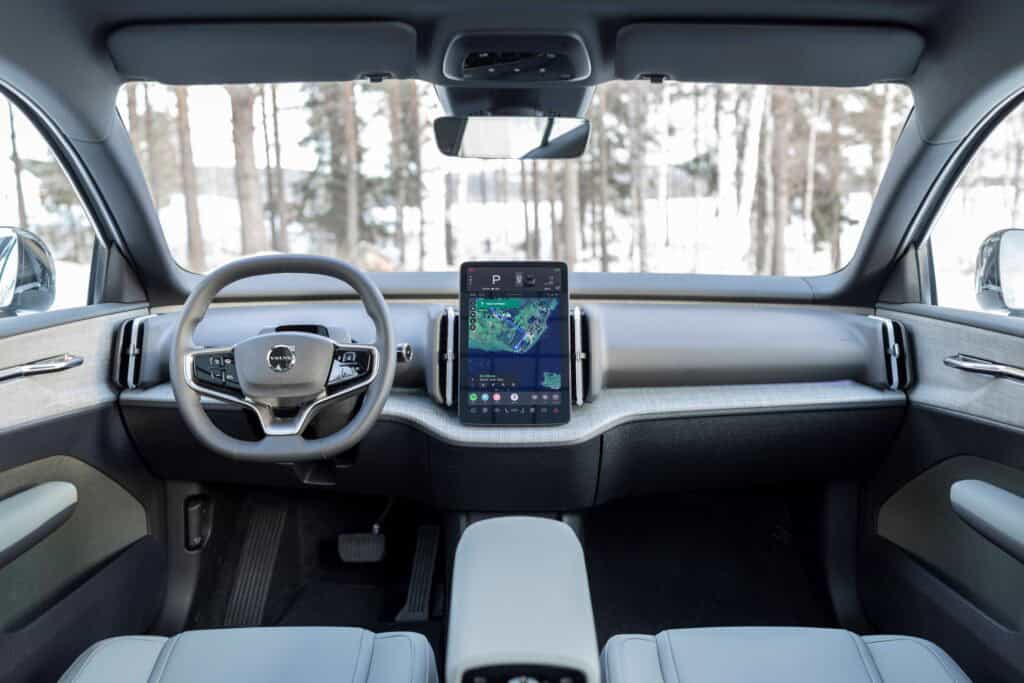 plan statique de la voiture - photo de l'interieur zone cockpit - mondial de l'auto 2026