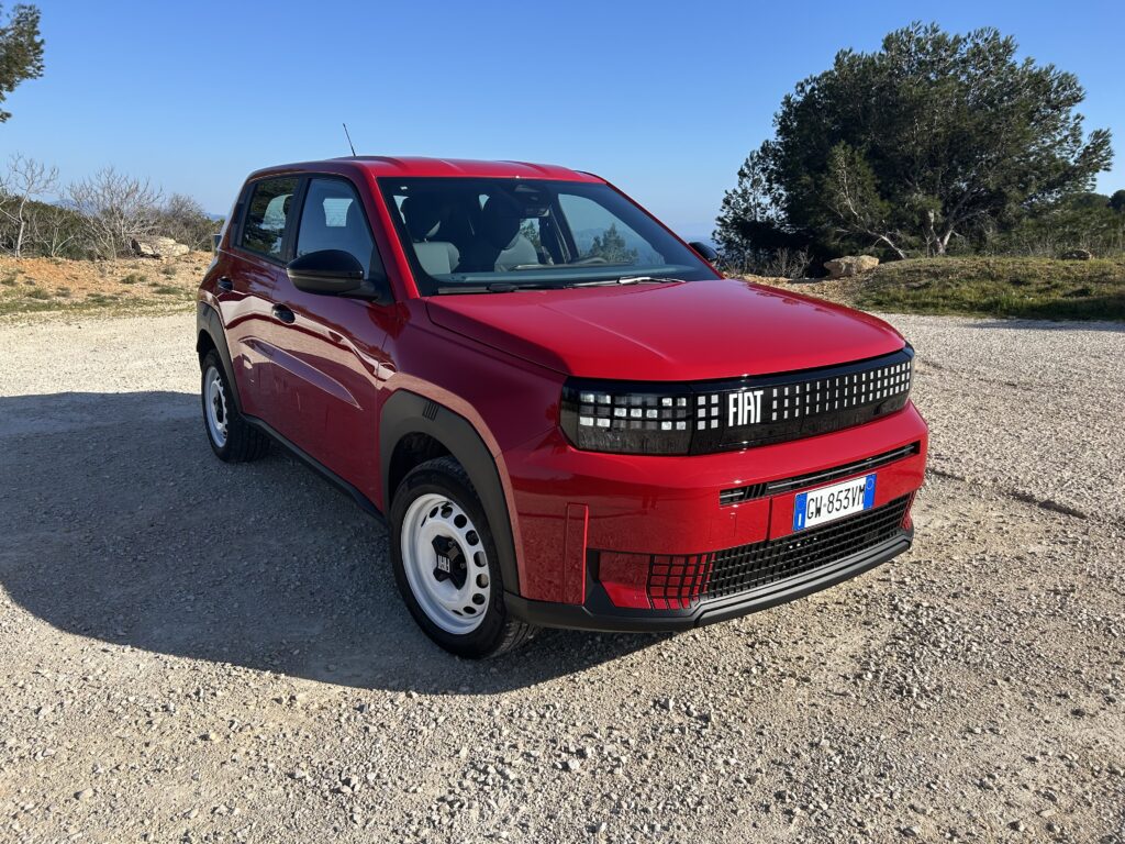 Essai 2025, Mondial de l'Auto, vue trois-quart face