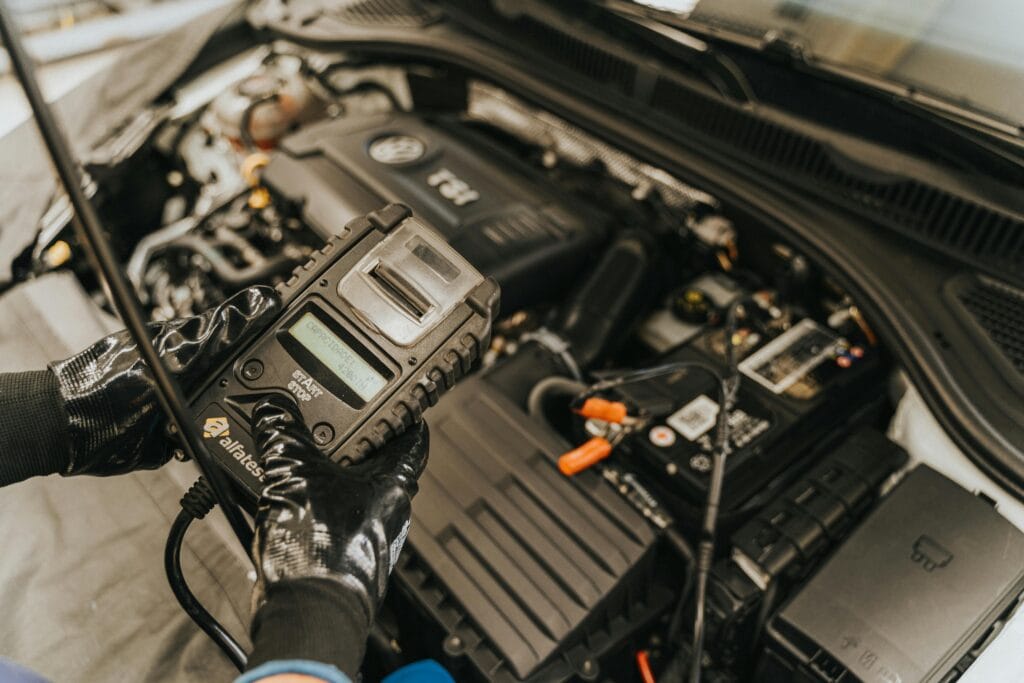 LLD entretien, 2025, Mondial de l'Auto, vue capot ouvert
