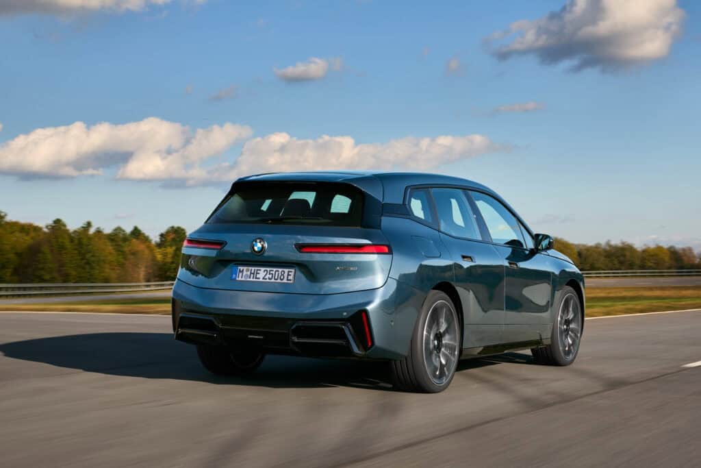 calendrier des nouveautés BMW jusqu'en 2028, Mondial de l'Auto, iX 2025 vue de l'arrière