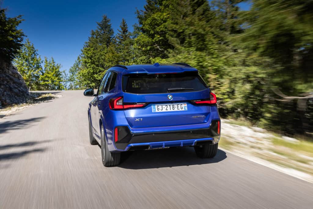 calendrier des sorties BMW d'ici 2028, Mondial de l'Auto, SUV X1 thermique sur route