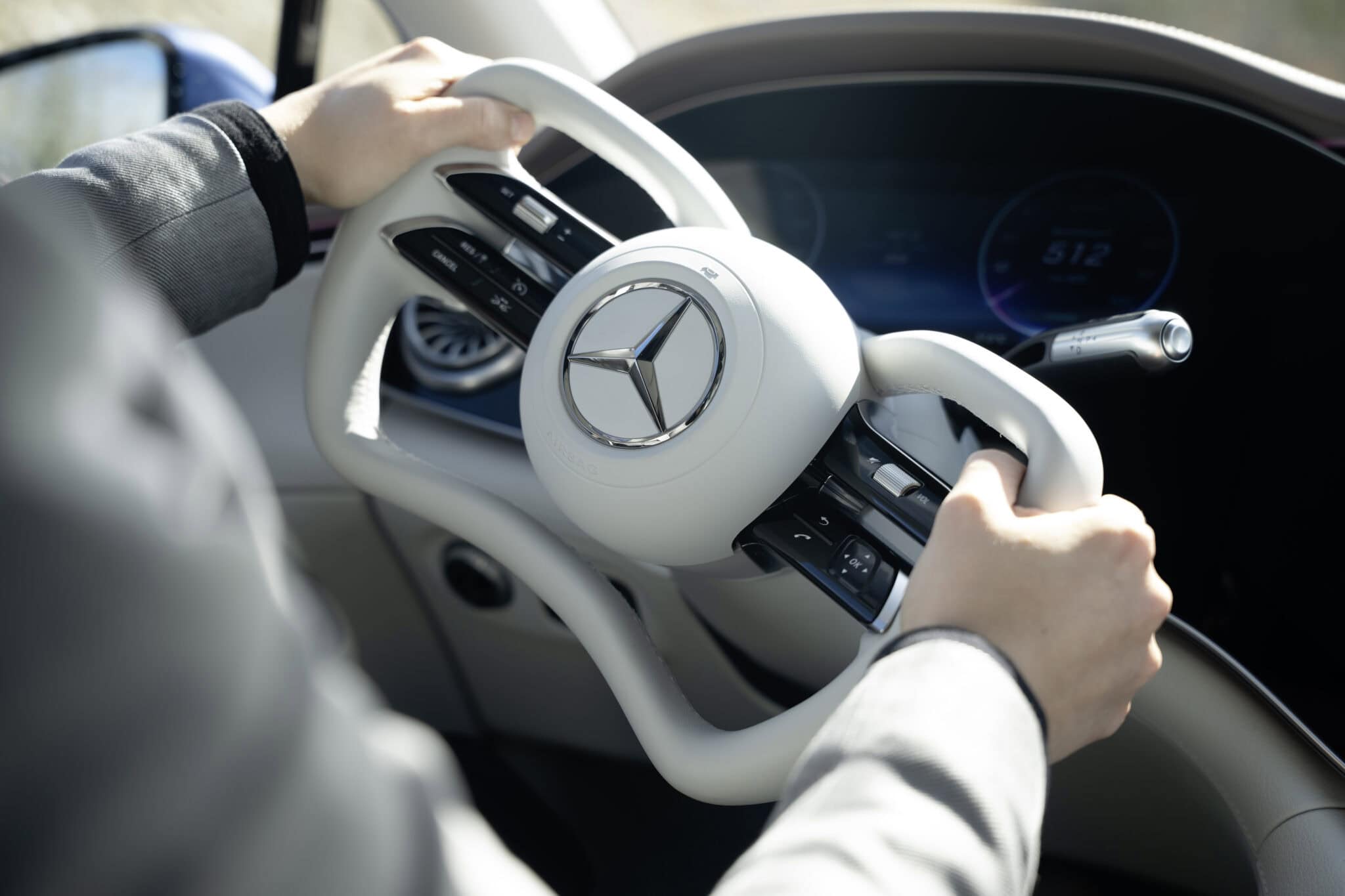 direction électrique, Mercedes, Mondial de l'Auto, zoom volant plat