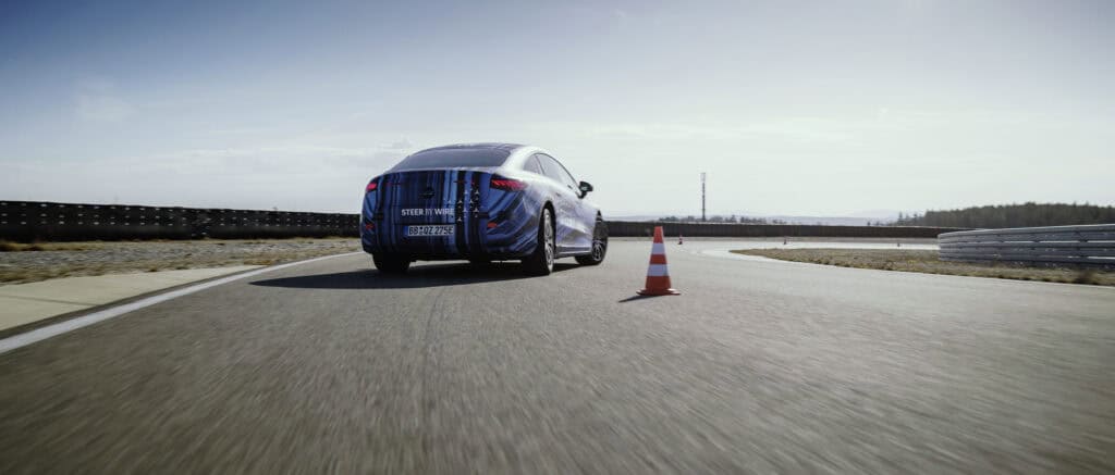 direction électrique, Mercedes, Mondial de l'Auto, véhicule piste d'essai