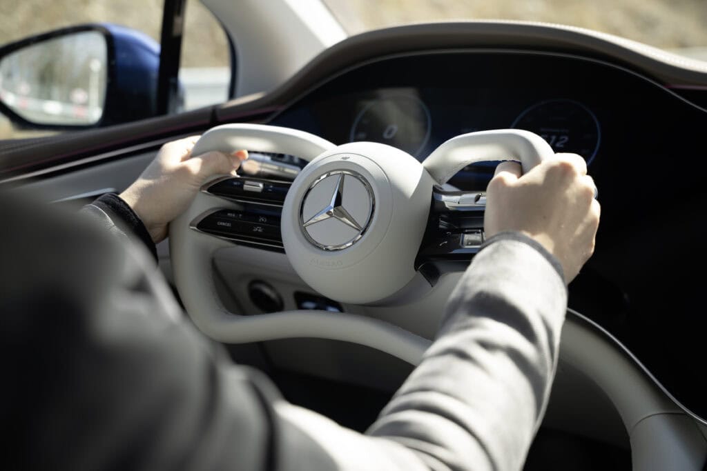 direction électrique, Mercedes, Mondial de l'Auto, zoom volant plat